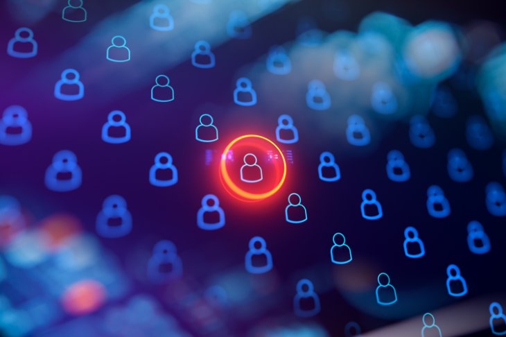 people icons with one highlighted red